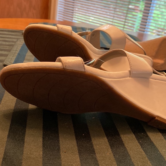 Patent Bandolino Sandals - Picture 5 of 5